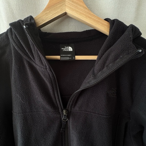 The North Face Classic Black Full-Zip Jacket - Picture 4 of 7